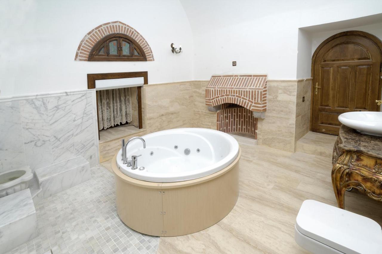 Cesme Kanuni Kervansaray Historical Hotel Kültér fotó