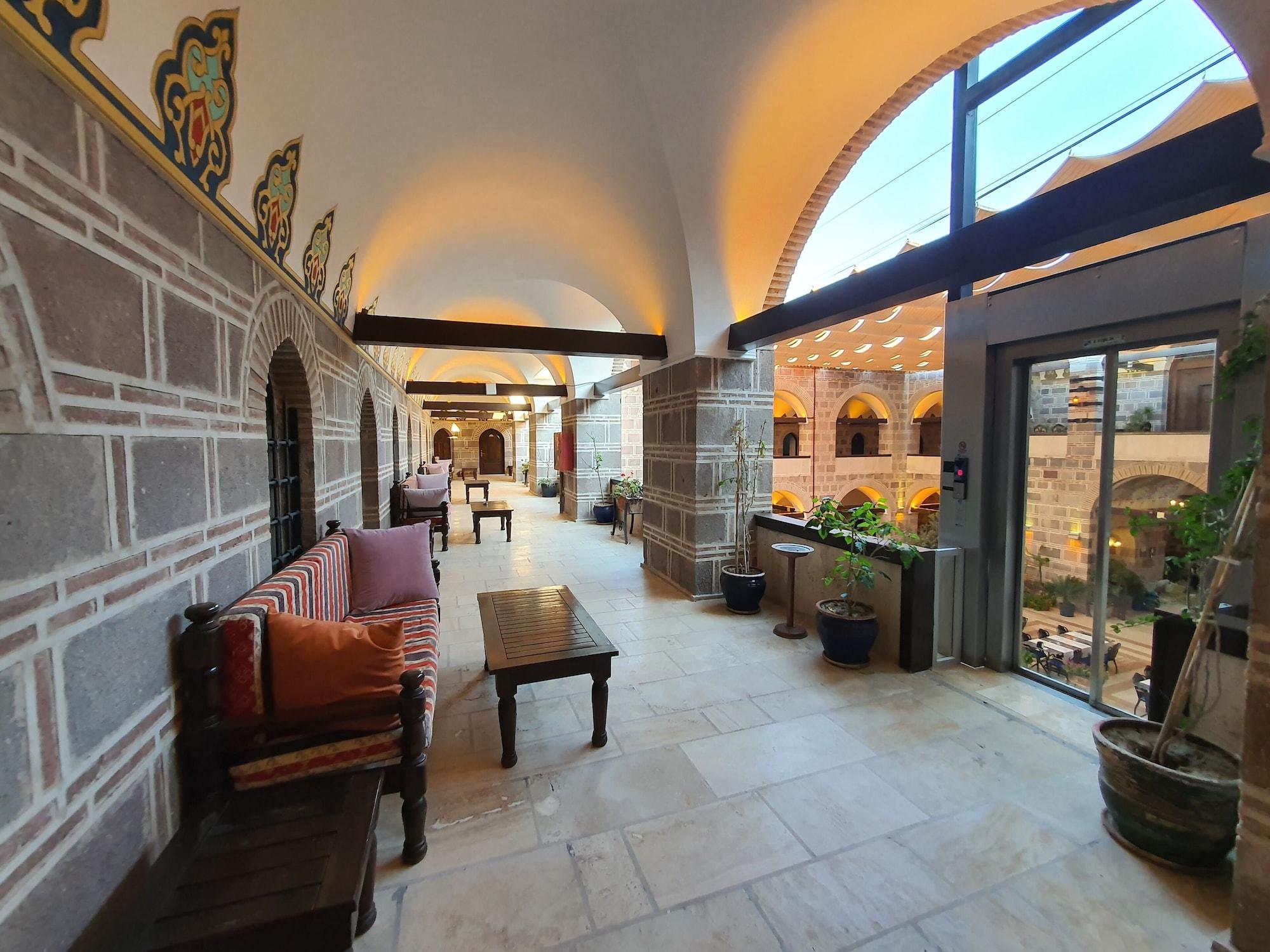 Cesme Kanuni Kervansaray Historical Hotel Kültér fotó