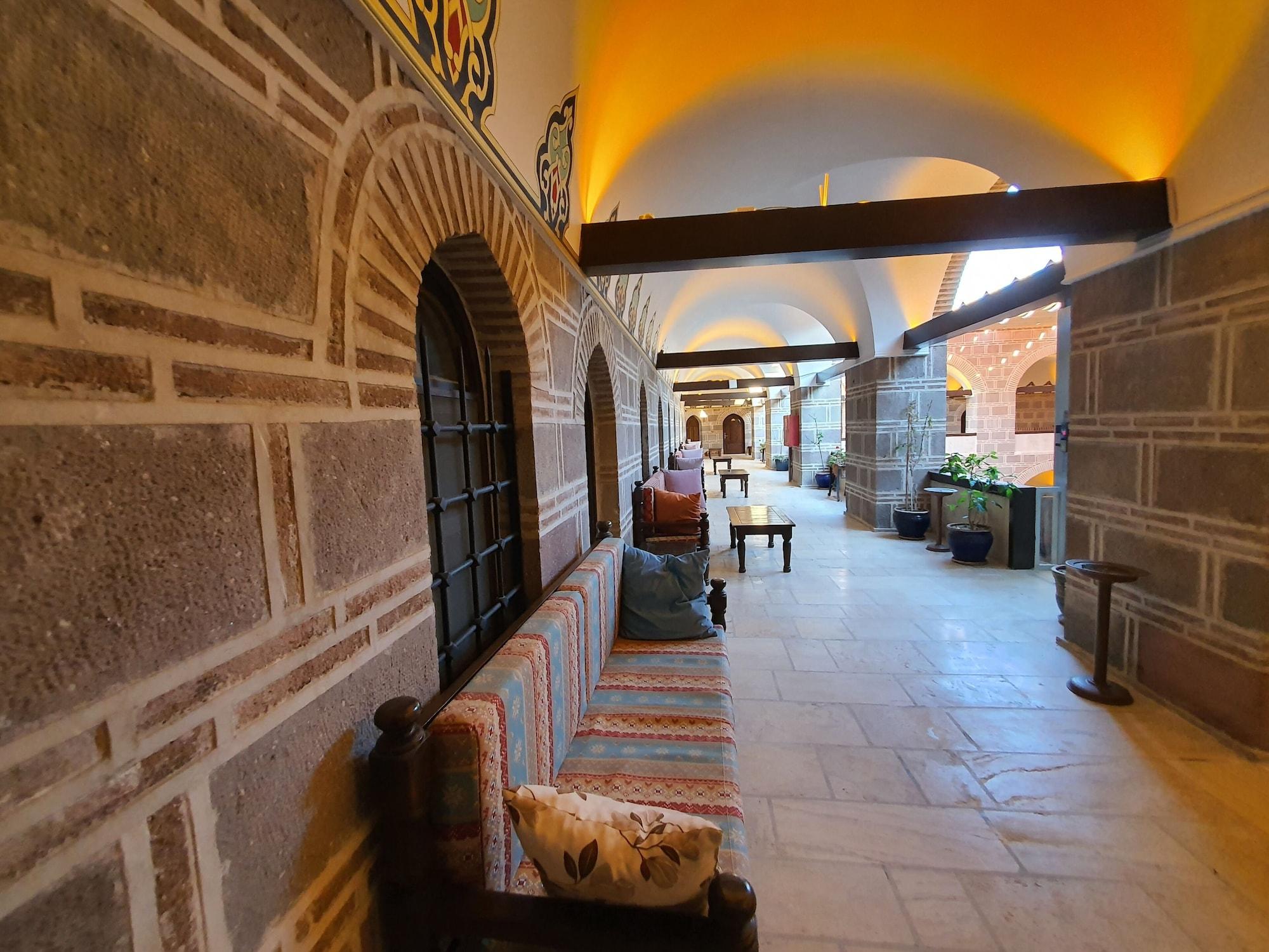 Cesme Kanuni Kervansaray Historical Hotel Kültér fotó