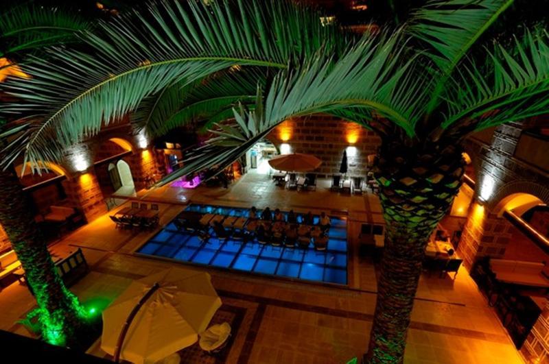Cesme Kanuni Kervansaray Historical Hotel Kültér fotó