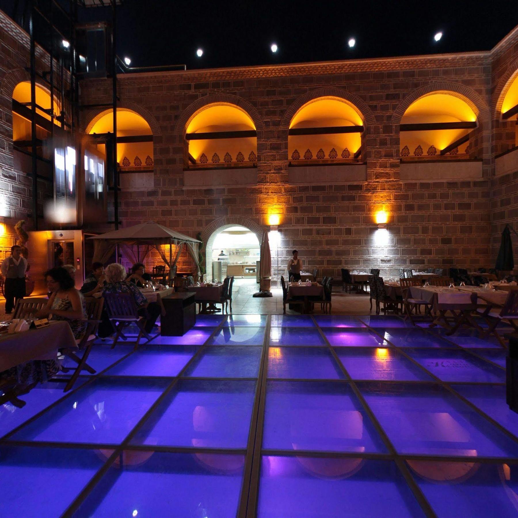 Cesme Kanuni Kervansaray Historical Hotel Kültér fotó
